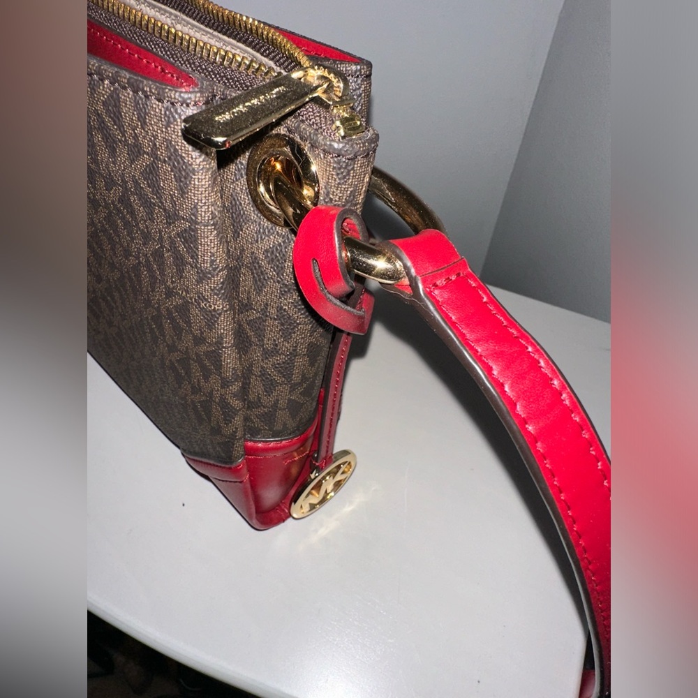 Sold!!!! Michael Kors Nicole Crossbody Bag - Picture 4 of 7